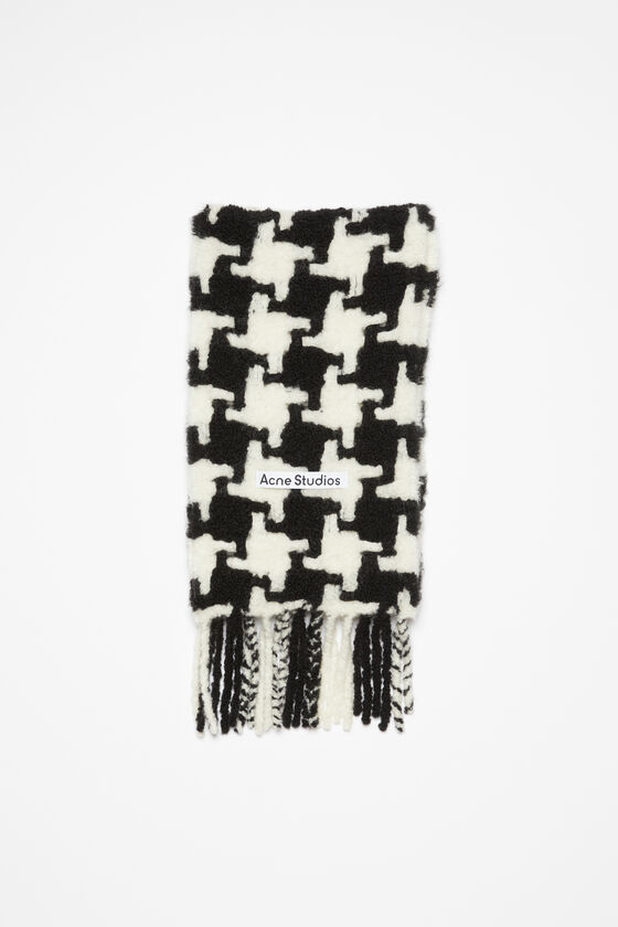 (image for) User-Friendly Houndstooth scarf